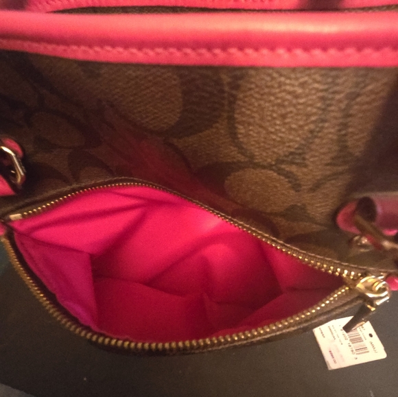Authentic Coach purse in EUC - Picture 3 of 16